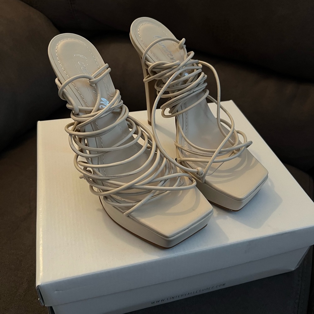 L’INTERVALLE heels